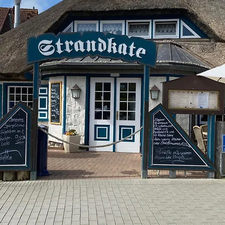 Am Horizont 2 Stilvoll Mitten Im Herzen Von Zingst Nahe Seebruecke Und Strand Parkplatz Und Wlan Inklusiv Апартаменты *